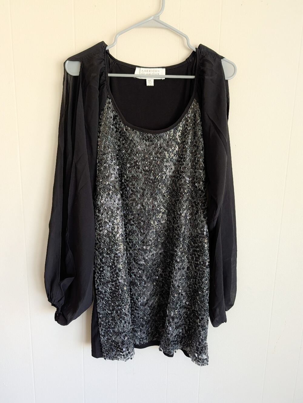 Badgley Mischka American Glamour‎ Open Sleeve Sequin Front Top
